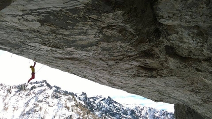 Gaetan Raymond - Gaetan Raymond durante la prima ripetizione di A Line Above the Sky  Tomorrow's World, Dolomiti