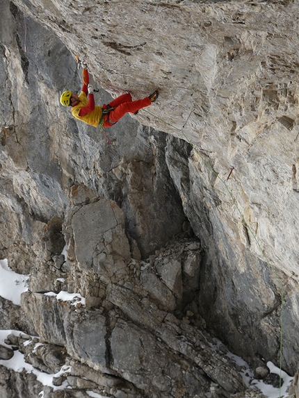 Gaetan Raymond - Gaetan Raymond durante la prima ripetizione di A Line Above the Sky  Tomorrow's World, Dolomiti