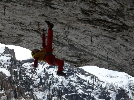 Gaetan Raymond - Gaetan Raymond durante la prima ripetizione di A Line Above the Sky  Tomorrow's World, Dolomiti