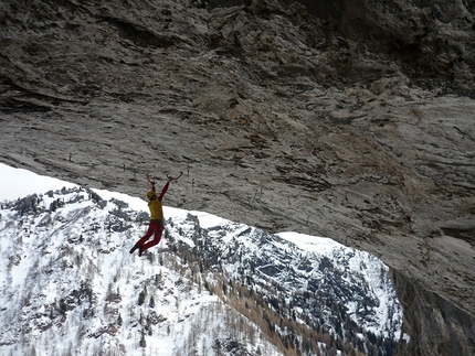 Gaetan Raymond - Gaetan Raymond durante la prima ripetizione di A Line Above the Sky  Tomorrow's World, Dolomiti