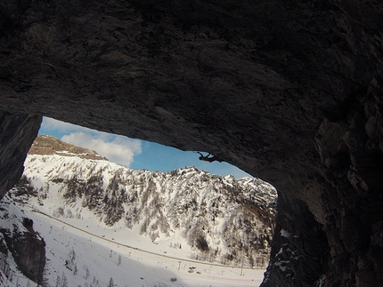 Gaetan Raymond - Gaetan Raymond durante la prima ripetizione di A Line Above the Sky  Tomorrow's World, Dolomiti