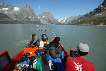 Groenlandia 2009 - Ragni di Lecco - Le pareti viste dal fiordo Tasiilaq