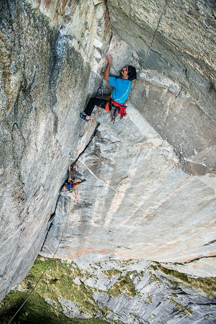 Simone Pedeferri, Meridiana del Torrone, Val Torrone, Val Masino - Simone Pedeferri sulla via Adventure time alla Meridiana del Torrone, Val Torrone, Val Masino