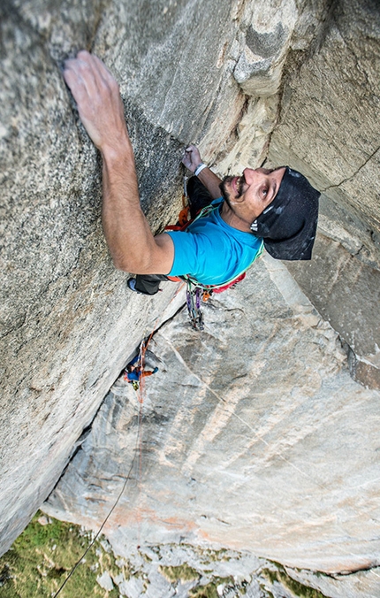 Simone Pedeferri, Meridiana del Torrone, Val Torrone, Val Masino - Simone Pedeferri sulla via Adventure time alla Meridiana del Torrone, Val Torrone, Val Masino