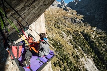 Simone Pedeferri, Meridiana del Torrone, Val Torrone, Val Masino - Simone Pedeferri sulla via Adventure time alla Meridiana del Torrone, Val Torrone, Val Masino