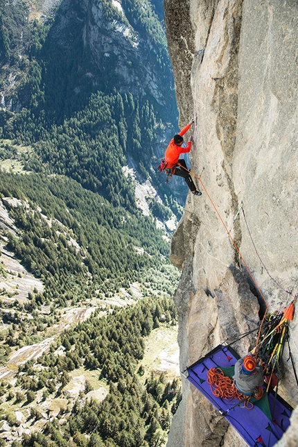 Simone Pedeferri, Meridiana del Torrone, Val Torrone, Val Masino - Simone Pedeferri sulla via Adventure time alla Meridiana del Torrone, Val Torrone, Val Masino