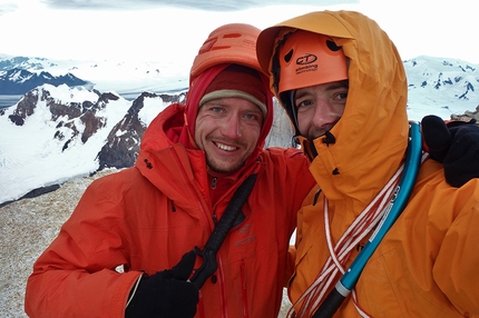 Fitz Roy, Patagonia, Michal Sabovčík, Ján Smoleň - Durante la prima salita di Asado (665m, 7a+, M8, A2 30-31/01/2016, Michal Sabovčík, Ján Smoleň) sulla parete sud di Fitz Roy, Patagonia.