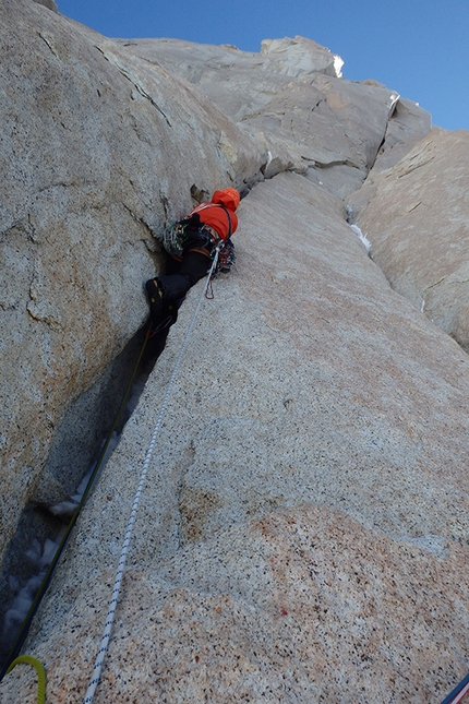 Fitz Roy, Patagonia, Michal Sabovčík, Ján Smoleň - Durante la prima salita di Asado (665m, 7a+, M8, A2 30-31/01/2016, Michal Sabovčík, Ján Smoleň) sulla parete sud di Fitz Roy, Patagonia.