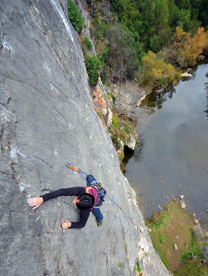 Samugheo, arrampicata in Sardegna - Valentina Melis nel settore sinistro di Araxixi