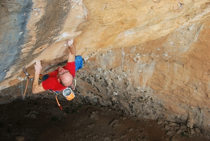 Iker Pou - Iker Pou durante la prima salita di Cleteropa Original 9a, Maiorca