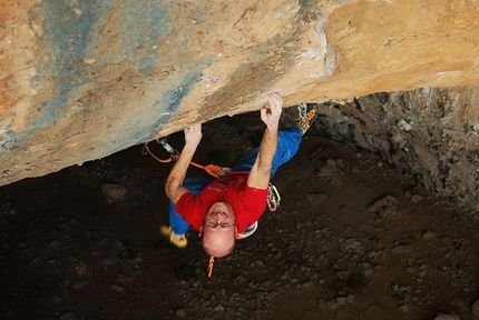 Iker Pou - Iker Pou making the first ascent of Cleteropa Original 9a on Mallorca, Spain