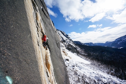 Le mur de 51, Nipissis, Quebec, Canada - Le mur de 51, Nipissis: Jas Fauteux on the crux second pitch of Âme du Nord (125m M6 WI5 R)