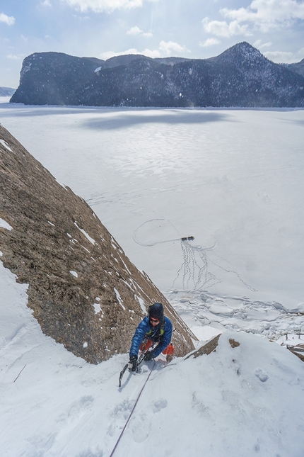 Le mur de 51, Nipissis, Quebec, Canada - Charles Roberge coming up on Mince a Vie, Cap Trinite