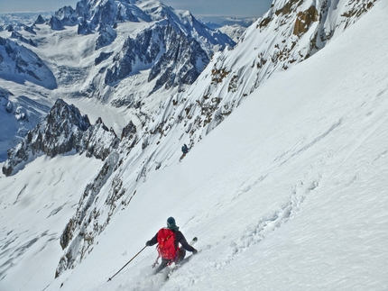 Grande Rocheuse (4102m), Monte Bianco - Durante la prima discesa in sci e snowboard della Voie Originale sulla Grande Rocheuse, Monte Bianco, di Davide Capozzi, Lambert Galli, Julien Herry e Denis Trento.