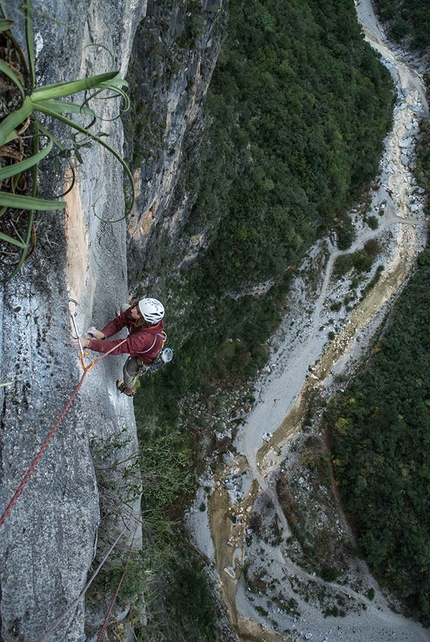 Arrampicata: El Chaman Loco, El Salto, Messico, Simone Pedeferri, Paolo Marazzi, Marco Maggioni - Durante l'apertura di El Chaman Loco, El Salto, Messico (Simone Pedeferri, Paolo Marazzi, Marco Maggioni 11/2015)