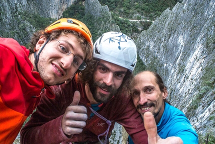 Climbing: El Chaman Loco, El Salto, Mexico, Simone Pedeferri, Paolo Marazzi, Marco Maggioni - Marco Maggioni, Paolo Marazzi and Simone Pedeferri during the first ascent of El Chaman Loco, El Salto, Mexico