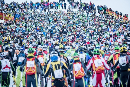 Scialpinismo: Sellaronda Ski Marathon 2016 - La partenza del Sellaronda Ski Marathon, la classica gara di scialpinismo nelle Dolomiti