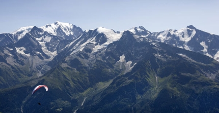 RED BULL X-ALPS 2009 - Christian Maurer - Mont Blanc, France