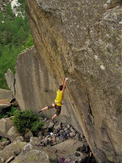 Arrampicata e alpinismo: Michele Amadio - Michele Amadio sulla celebre via Noto Orco di Tre Lettere, Caporal, Valle dell'Orco