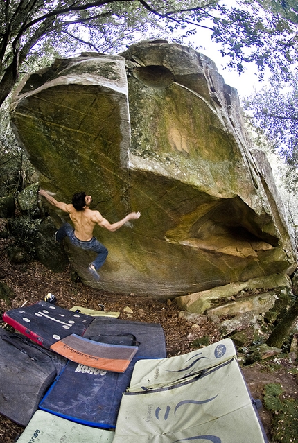 Niccolò Ceria bouldering at Pietra del Toro in Basilicata