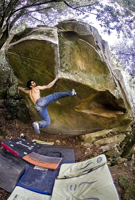 Bouldering, Pietra del Toro, Basilicata, Niccolò Ceria - Niccolò Ceria making the first ascent of Geometrie non Euclidee 8A+ Pietra del Toro, Basilicata