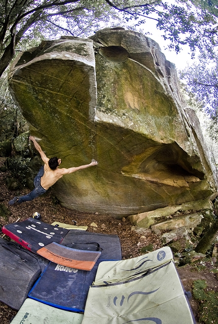 Bouldering, Pietra del Toro, Basilicata, Niccolò Ceria - Niccolò Ceria making the first ascent of Geometrie non Euclidee 8A+ Pietra del Toro, Basilicata