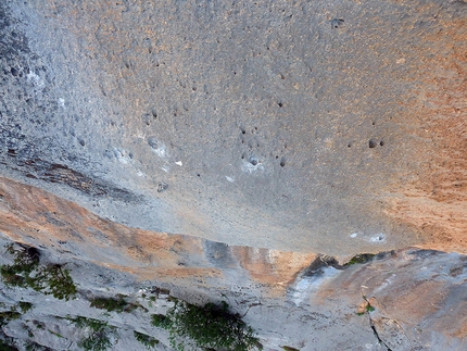 Climbing in Sardinia, Monte Oddeu, Dorgali - The crux section of Attenti a quei due, Monte Oddeu, Dorgali, Sardinia