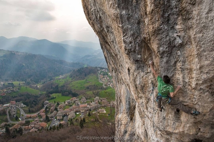 Sport climbing: Stefano Ghisolfi, Cornalba - Stefano Ghisolfi making the 4th ascent of Goldrake 9a+ at Cornalba, after Adam Ondra (2010), Gabriele Moroni (2014) and Stefano Carnati (03/2015)