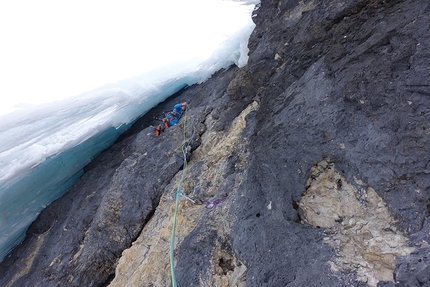 Mixed climbing: Val Lasties, Dolomite, Aaron Moroder, Alex Walpoth - During the first ascent of Frëit dl mond (120m, M7, VI+, Aaron Moroder, Alex Walpoth 16/02/2016) Val Lasties, Dolomites