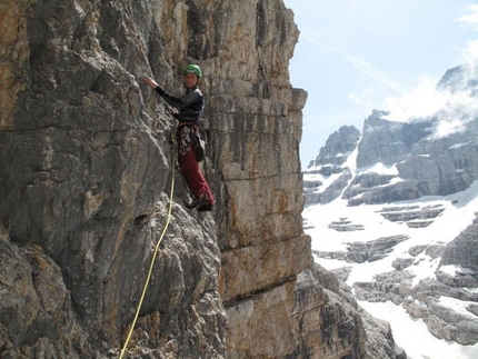 Dolomiti Legends - Franco Nicolini sul 3° tiro del CASTELLETTO DI MEZZO PARETE S. Via Detassis - V° 200m