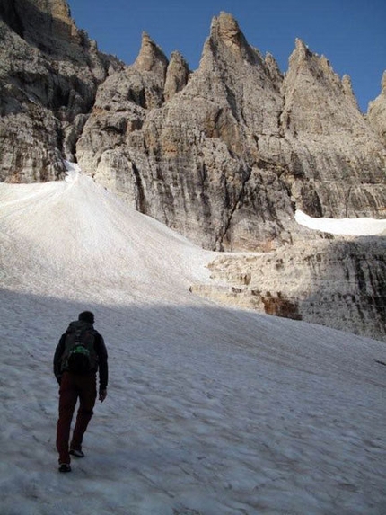 Dolomiti Legends - Verso la XII TORRE DI CIMA BRENTA SPIGOLO N.E. Via fratelli Detassis - V+° 280m