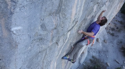 Chris Sharma, La Cova de l'Ocell, Spain - Chris Sharma climbing 'El Hombre Que No Ama' a La Cova de l'Ocell, Spain
