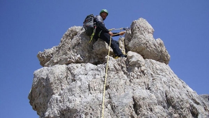 Dolomiti Legends - In cima al CASTELLETTO BASSO DI MEZZO - TORRIONE EST PARETE S. Via Detassis - IV° 180m