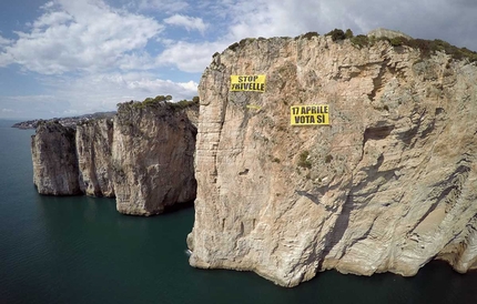 Greenpeace a Gaeta contro le trivellazioni in mare