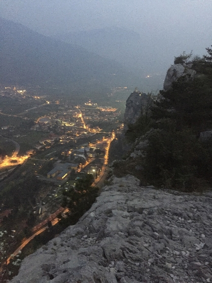 Monte Colodri, arrampicata, Arco - Durante l'apertura di PiZeta (7c, 230m Sebastiano Zambotti, Roberto Pedrotti), nuova via sul Monte Colodri (Arco, Trentino).