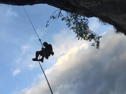 Monte Colodri, arrampicata, Arco - Durante l'apertura di PiZeta (7c, 230m Sebastiano Zambotti, Roberto Pedrotti), nuova via sul Monte Colodri (Arco, Trentino).