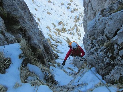 Alpinismo: Monte Gallinola - Per Elisa, Monte Gallinola (Riccardo Quaranta e Laura D’Alessandro il 28/1/2016. AD+, 110 m circa, 60-70° max, M3+)