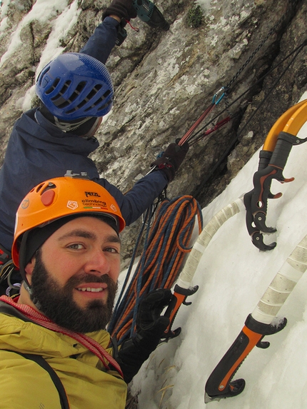 Alpinismo: Monte Croce Matese - The Talisman, Monte Croce Matese (Riccardo Quaranta e Fabio Madonna dal basso il 16/03/2016; 110 m, WI4, M6.)