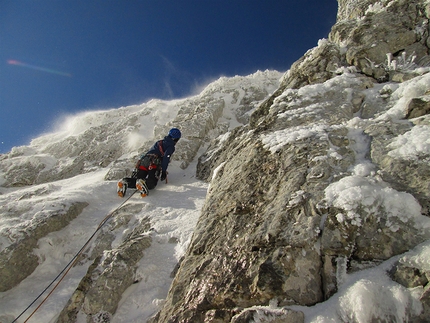 Alpinismo: Monte Miletto - Comunque Andare, variante di The thin ice (Gabriele Paolucci, Riccardo Quaranta e Fabio Madonna dal basso il 25/03/2016)