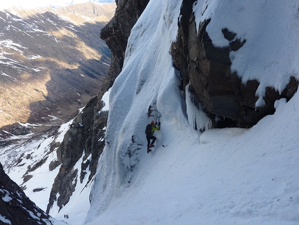 Alpinismo, Alpi Orobie, Pizzo dell'Omo, Val d'Ambria, Ivo Ferrari - Durante la salita della parete Ovest-Nord-Ovest del Pizzo dell'Omo in Val d'Ambria, Orobie