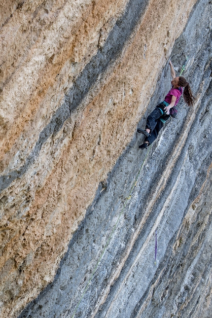 Kajsa Rosén, Oliana, arrampicata sportiva - Kajsa Rosén in arrampicata su Mind control (8c+) ad Oliana in Spagna