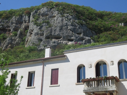 Lumignano, Colli Berici - La falesia di Lumignano nei Colli Berici (VI) 