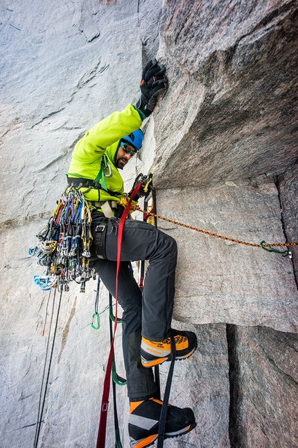 Cheyne Lempe, Dave Allfrey, Great Cross Pillar, Baffin Island, Canada. - American alpinist Cheyne Lempe and Dave Allfrey making the first ascent of 