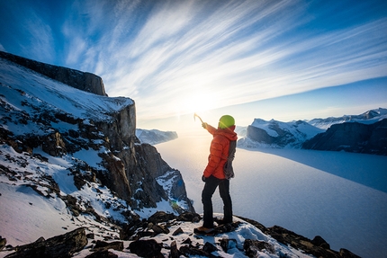 Cheyne Lempe, Dave Allfrey, Great Cross Pillar, Baffin Island, Canada. - Gli alpinisti statunitensi Cheyne Lempe e Dave Allfrey durante la prima salita di 