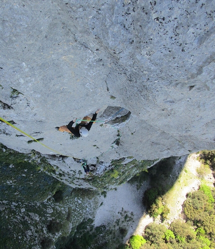 Arrampicata Sicilia, Rocca Busambra - Giuseppe Barbagallo sul penultimo tiro di Melodie mai perdute (220m, 7a+ max, 6c obblig Massimo Flaccavento, Arturo Latina) Pilastro Maurizio Lo Dico, Rocca Busambra, Sicilia