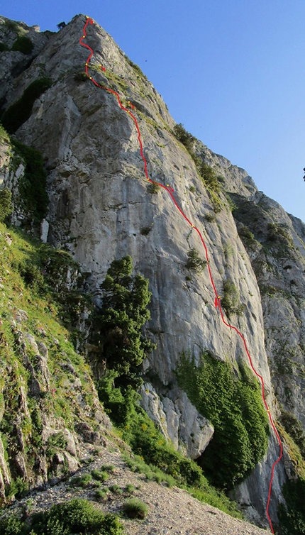 Arrampicata Sicilia, Rocca Busambra - Melodie mai perdute (220m, 7a+ max, 6c obblig Massimo Flaccavento, Arturo Latina) Pilastro Maurizio Lo Dico, Rocca Busambra, Sicilia