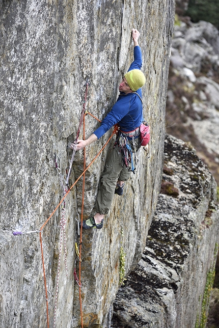 James McHaffie aggiunge una nuova difficile via di arrampicata trad a Dinas Cromlech