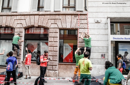 Block and Wall, Trento, Boulder, arrampicata - Durante la quinta edizione di Block and Wall, la classica gara di urban boulder a Trento