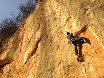 Giorgio Bendazzoli, Lumignano, climbing - Giorgio Bendazzoli attempting Mare Allucinante 8b+ at Lumignano