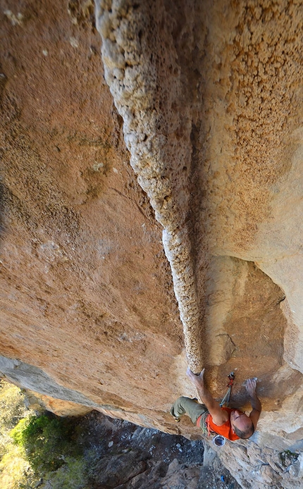 Arrampicare a El Salto in Messico - Rolando Larcher sulla fantastica monocanna di La Carinosa, 5.13b